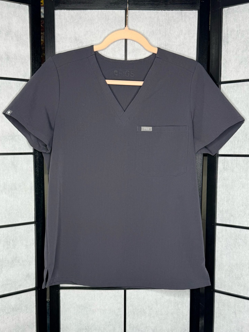 FIGS Catarina One-Pocket Scrub Top Charcoal Women’s Size S